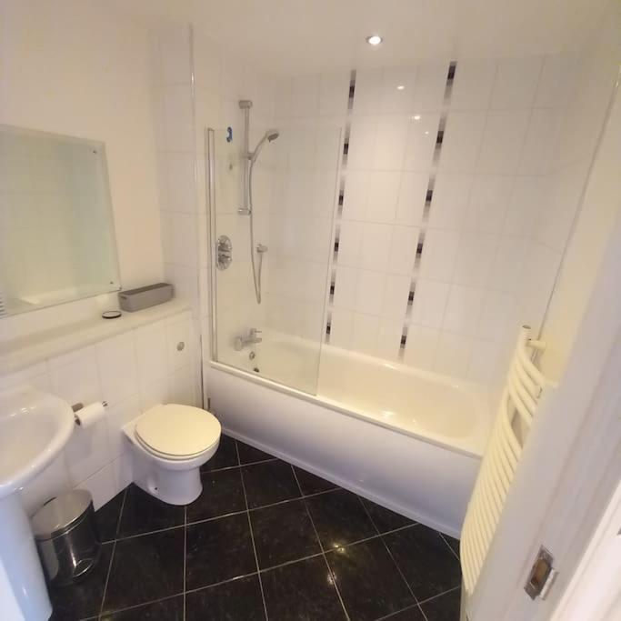 Centrally Situated 1 Bedroom Apartment! Birmingham Luaran gambar
