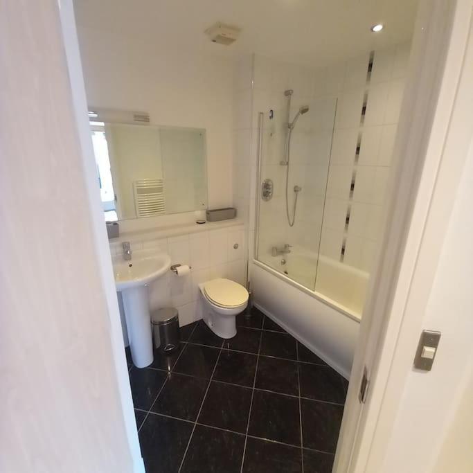 Centrally Situated 1 Bedroom Apartment! Birmingham Luaran gambar
